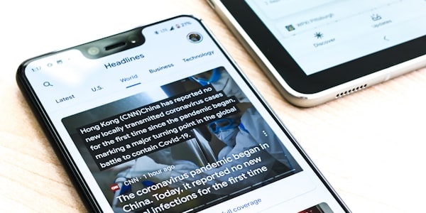 谈球吧前线速递栏目记者在体育赛事现场进行实时报道